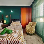 Station By Edeal Homes 아파트 *